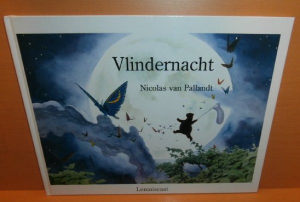 画像1: 洋書絵本 Nicolas van Pallandt Vlindernacht クマじいさんのチョウチョとり オランダの絵本 丸善ソノリーサ (1)